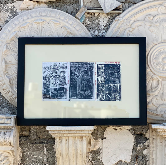 Handprinted Frame Inspired by Oman’s Environment