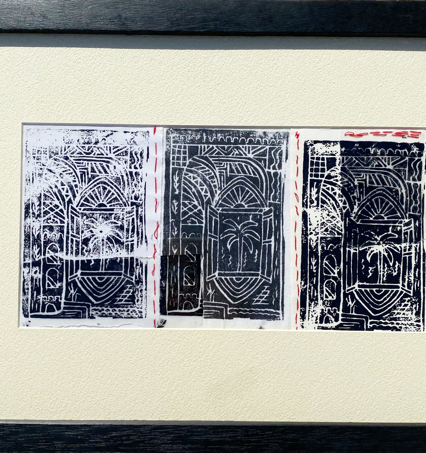 Handprinted Frame Inspired by Oman’s Environment